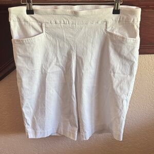 Time And Tru Women's Size Large 12-14 Solid Plain White Casual Bermuda Shorts